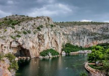 lake_vouliagmeni1.jpg